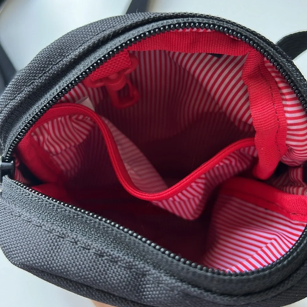 Black Cruz Crossbody Herschel Bag, 0.5L - Picture 4 of 5